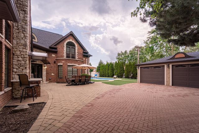850 S 10th Avenue, La Grange, IL 60525