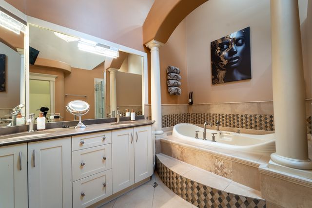 850 S 10th Avenue, La Grange, IL 60525