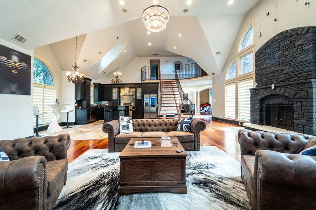 850 S 10th Avenue, La Grange, IL 60525