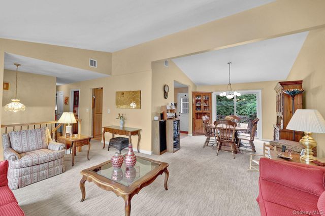 10 Ona Lane, New Windsor, NY 12553