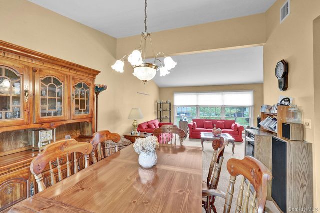 10 Ona Lane, New Windsor, NY 12553