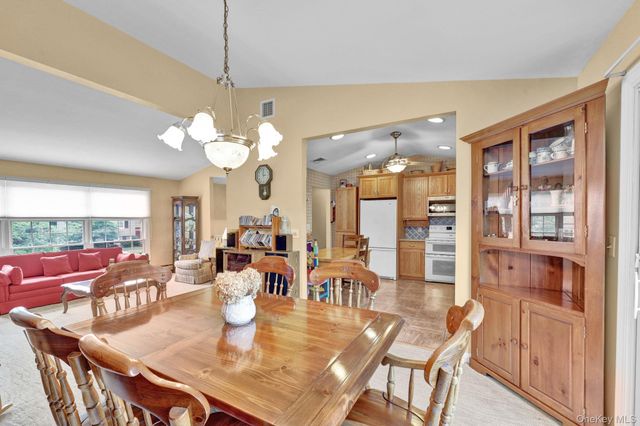 10 Ona Lane, New Windsor, NY 12553