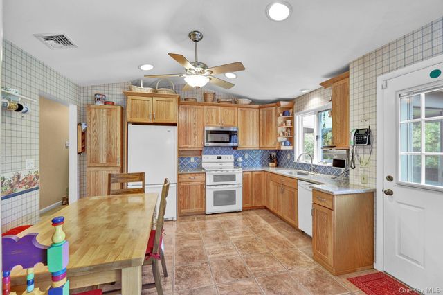 10 Ona Lane, New Windsor, NY 12553