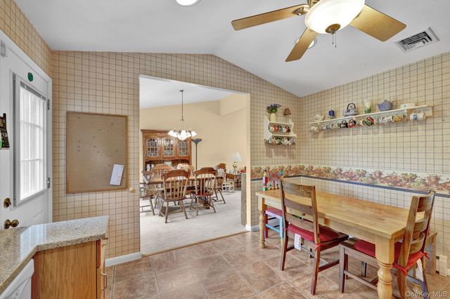 10 Ona Lane, New Windsor, NY 12553