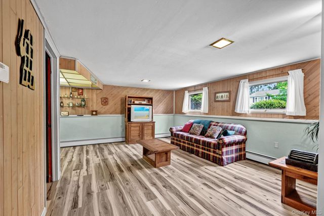 10 Ona Lane, New Windsor, NY 12553