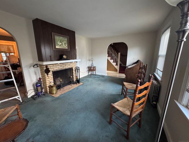 32 Barraclough Avenue, Hamden, CT 06517