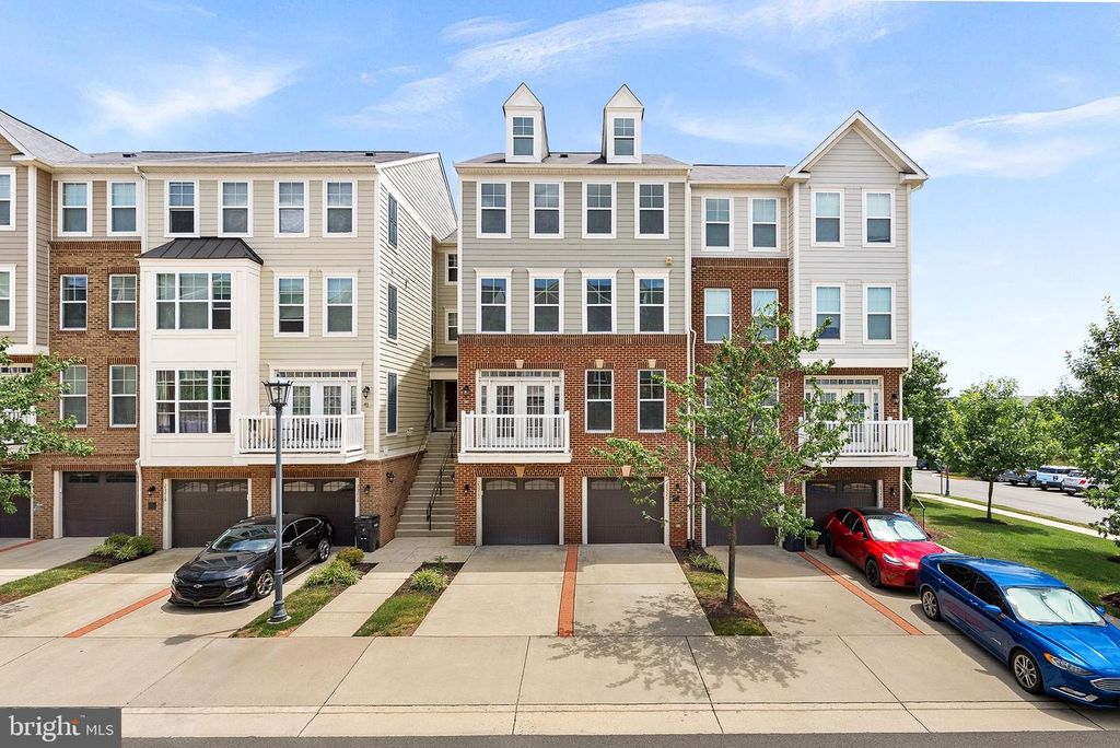 25222 BRIARGATE TER, Chantilly, VA 20152