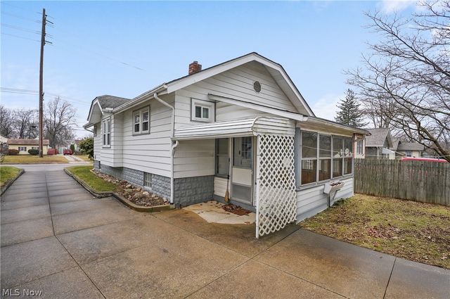 1969 High Street, Cuyahoga Falls, OH 44221