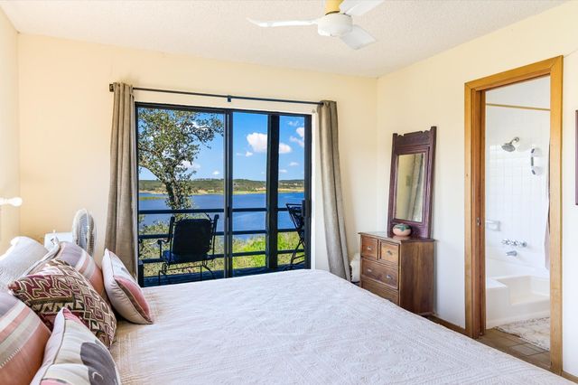 501 Coventry RD, Spicewood, TX 78669