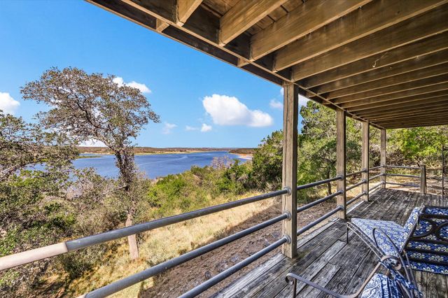 501 Coventry RD, Spicewood, TX 78669