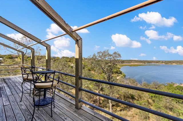 501 Coventry RD, Spicewood, TX 78669