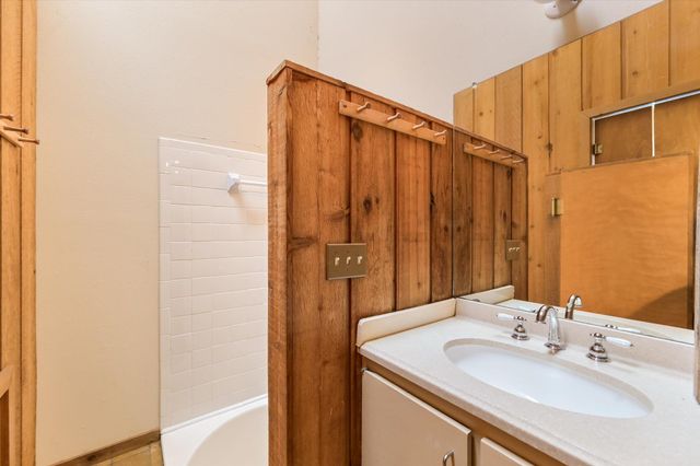 501 Coventry RD, Spicewood, TX 78669