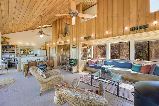 501 Coventry RD, Spicewood, TX 78669