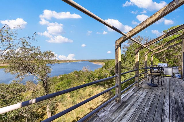 501 Coventry RD, Spicewood, TX 78669