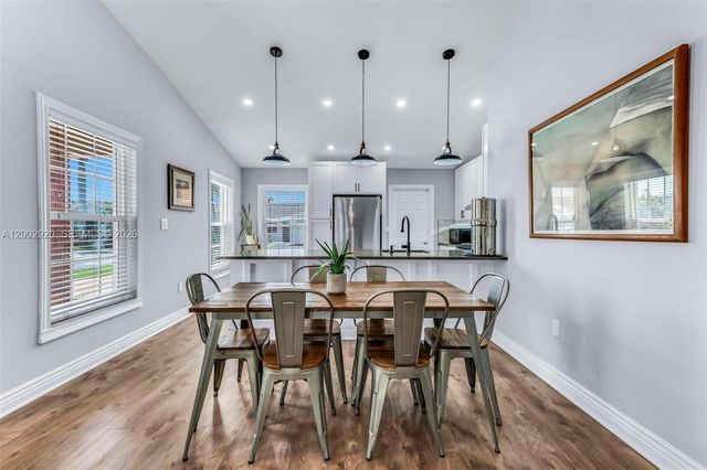 13721 Oak Ridge Dr, Davie, FL 33325