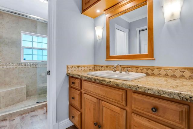 13721 Oak Ridge Dr, Davie, FL 33325