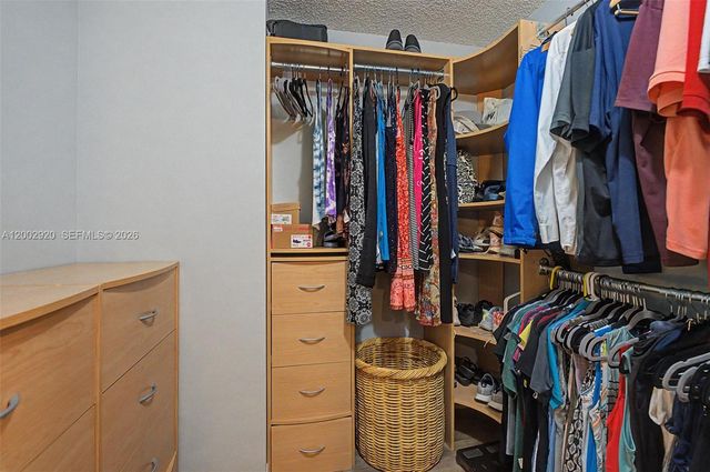 13721 Oak Ridge Dr, Davie, FL 33325