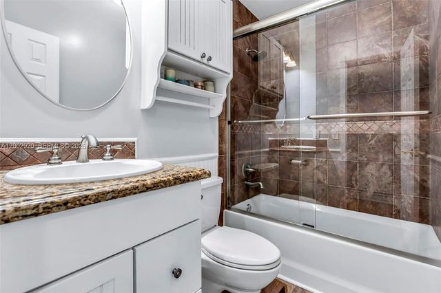 13721 Oak Ridge Dr, Davie, FL 33325