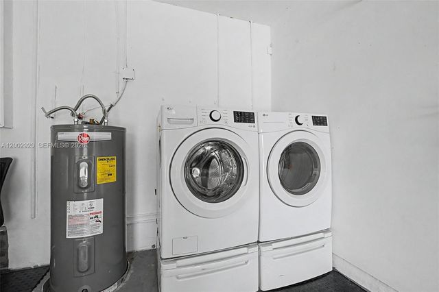 13721 Oak Ridge Dr, Davie, FL 33325