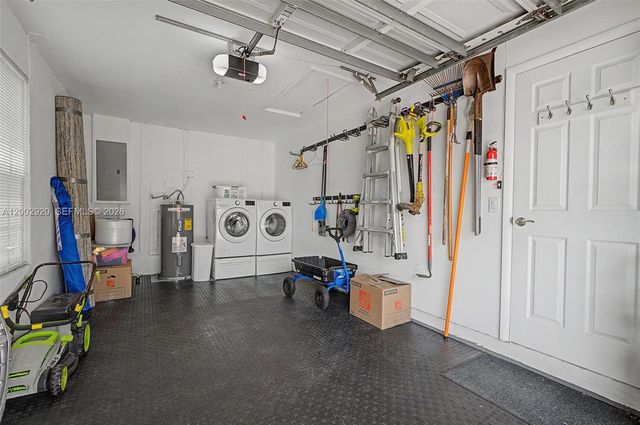 13721 Oak Ridge Dr, Davie, FL 33325