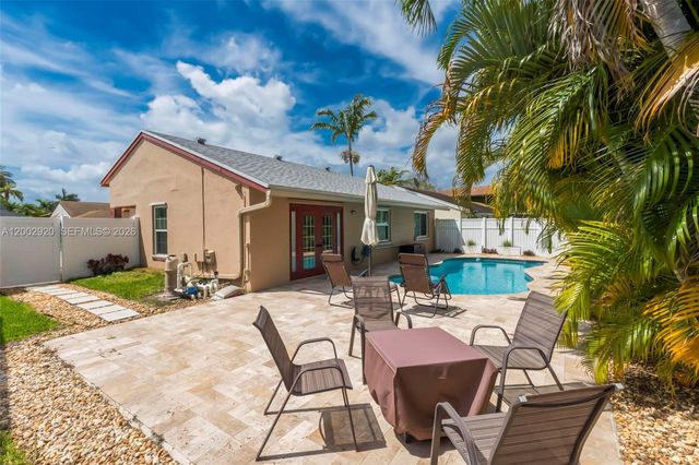 13721 Oak Ridge Dr, Davie, FL 33325