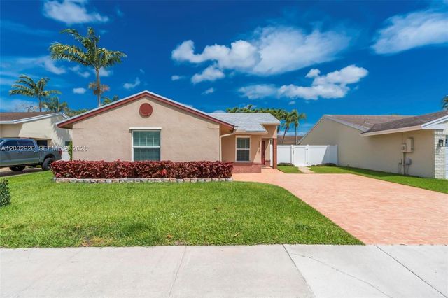 13721 Oak Ridge Dr, Davie, FL 33325