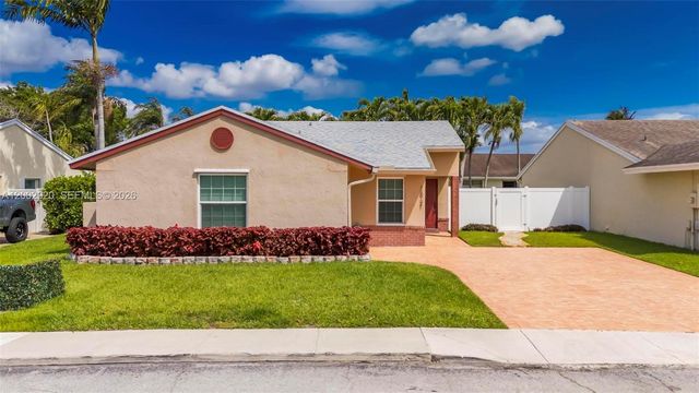 13721 Oak Ridge Dr, Davie, FL 33325