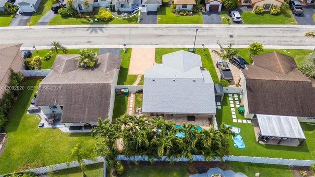 13721 Oak Ridge Dr, Davie, FL 33325