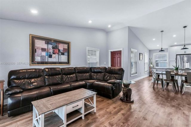 13721 Oak Ridge Dr, Davie, FL 33325