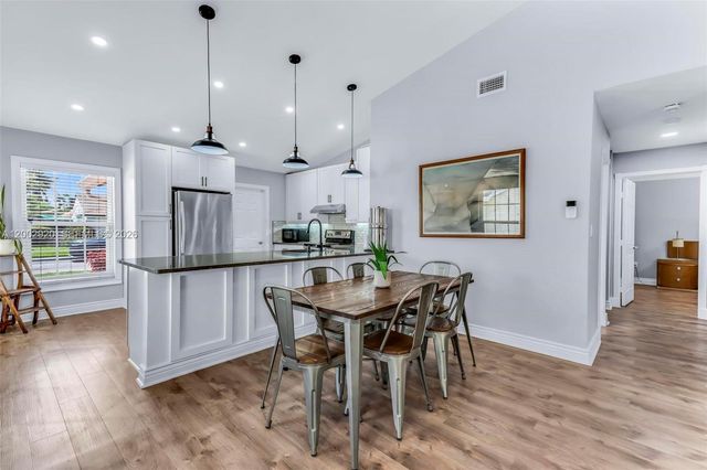 13721 Oak Ridge Dr, Davie, FL 33325