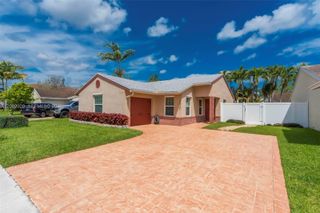 13721 Oak Ridge Dr, Davie, FL 33325