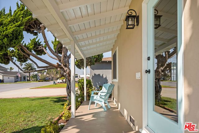 8734 Airlane Avenue, Los Angeles, CA 90045