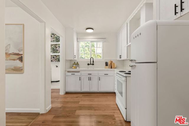 8734 Airlane Avenue, Los Angeles, CA 90045