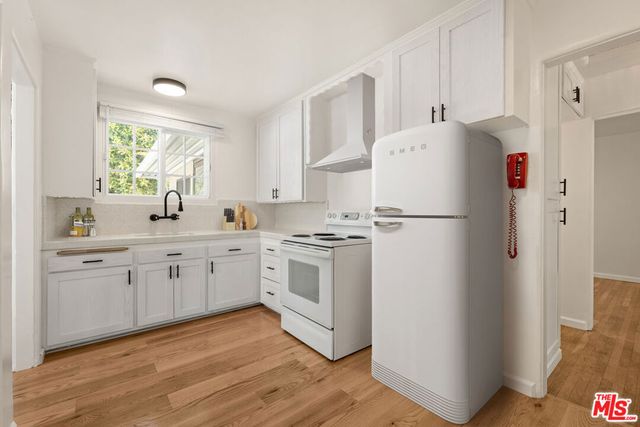 8734 Airlane Avenue, Los Angeles, CA 90045