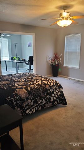 736 N Cambridge St, Nampa, ID 83651