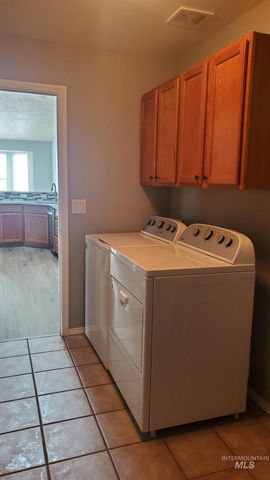736 N Cambridge St, Nampa, ID 83651
