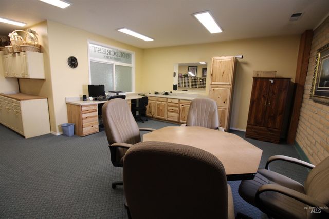 736 N Cambridge St, Nampa, ID 83651
