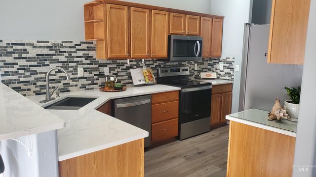736 N Cambridge St, Nampa, ID 83651