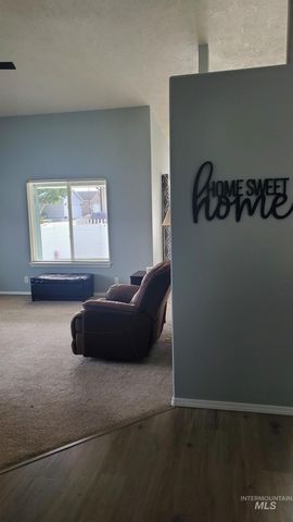 736 N Cambridge St, Nampa, ID 83651
