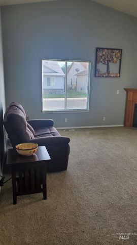 736 N Cambridge St, Nampa, ID 83651