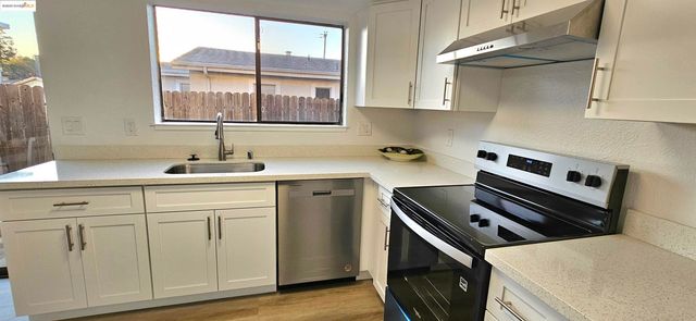 444 Schafer Rd, Hayward, CA 94544