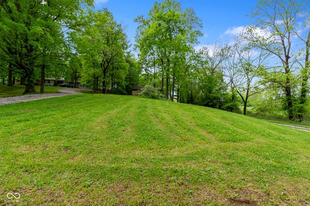 221 W Chester Drive, Ellettsville, IN 47429