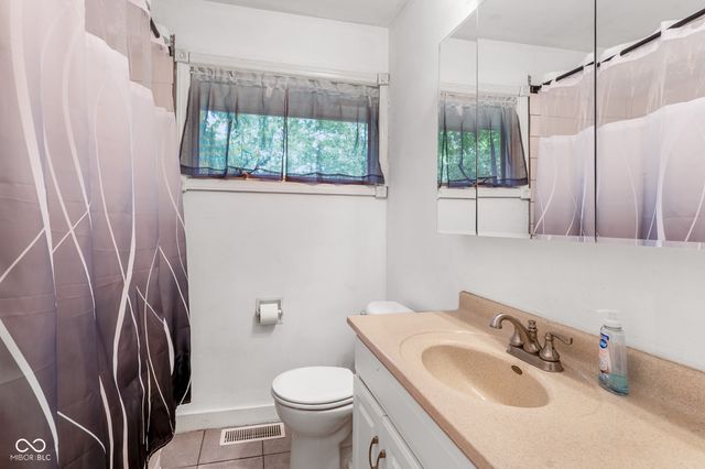 221 W Chester Drive, Ellettsville, IN 47429