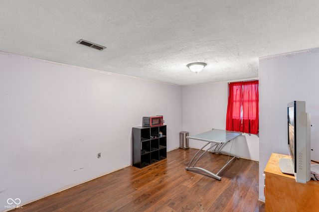 221 W Chester Drive, Ellettsville, IN 47429