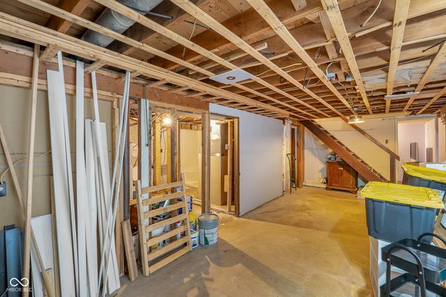 221 W Chester Drive, Ellettsville, IN 47429