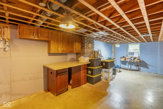 221 W Chester Drive, Ellettsville, IN 47429