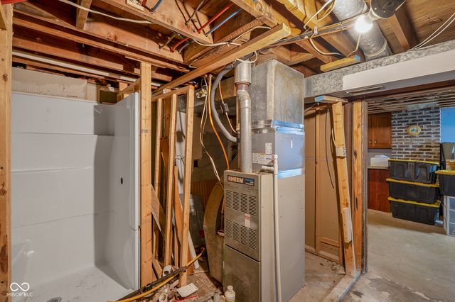 221 W Chester Drive, Ellettsville, IN 47429