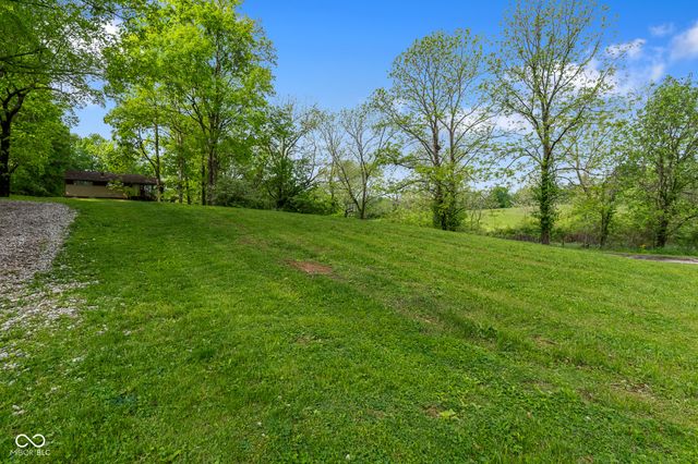 221 W Chester Drive, Ellettsville, IN 47429