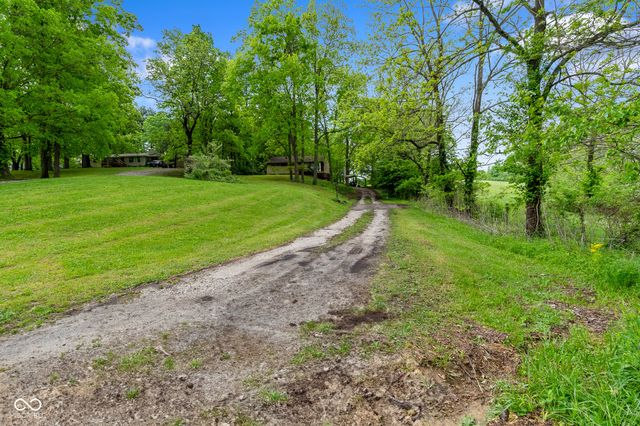 221 W Chester Drive, Ellettsville, IN 47429