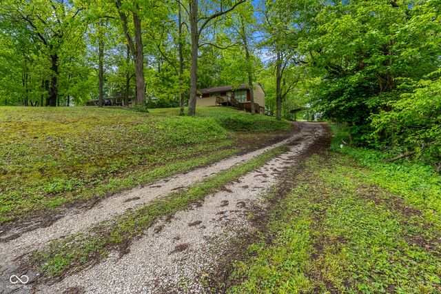 221 W Chester Drive, Ellettsville, IN 47429